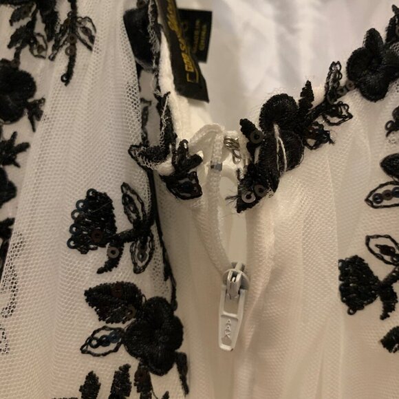 Say Yes to PROM WH Dress BLK Floral Lace Applique Open Back Straps Tulle Skirt 8 - Picture 12 of 16